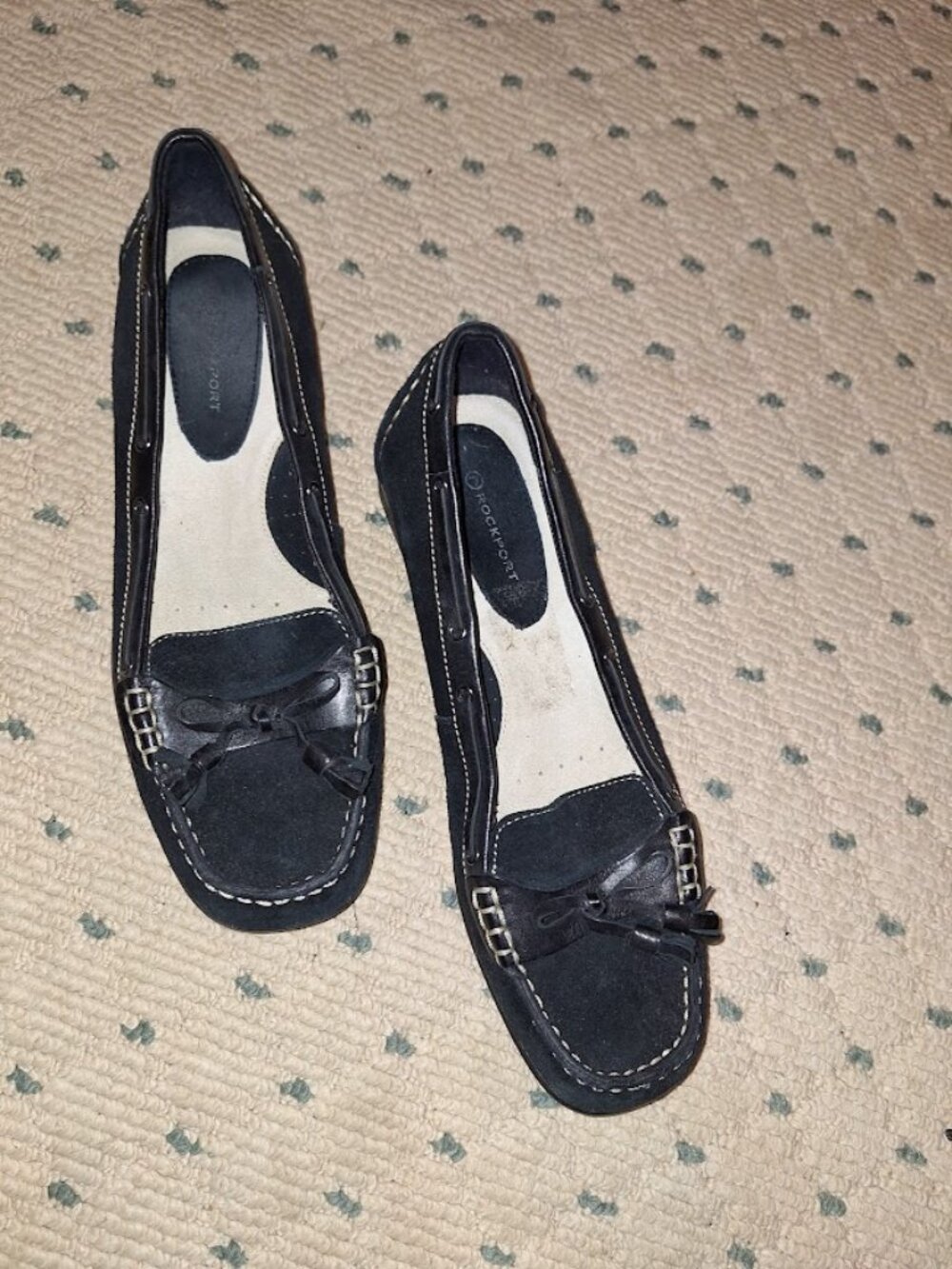 WOMEN'S ROCKPORT BLACK SUEDE LOAFERS - SIZE 9 - THEY RUN A BIT NARROW
